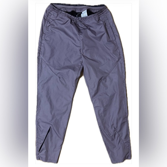 Nike Women’s Running Division Purple Smoke Dynamic Vent Pant Medium